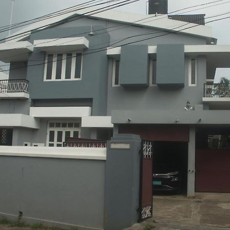 Bed And Bath For 1-8 People Hotell Thiruvananthapuram Exteriör bild