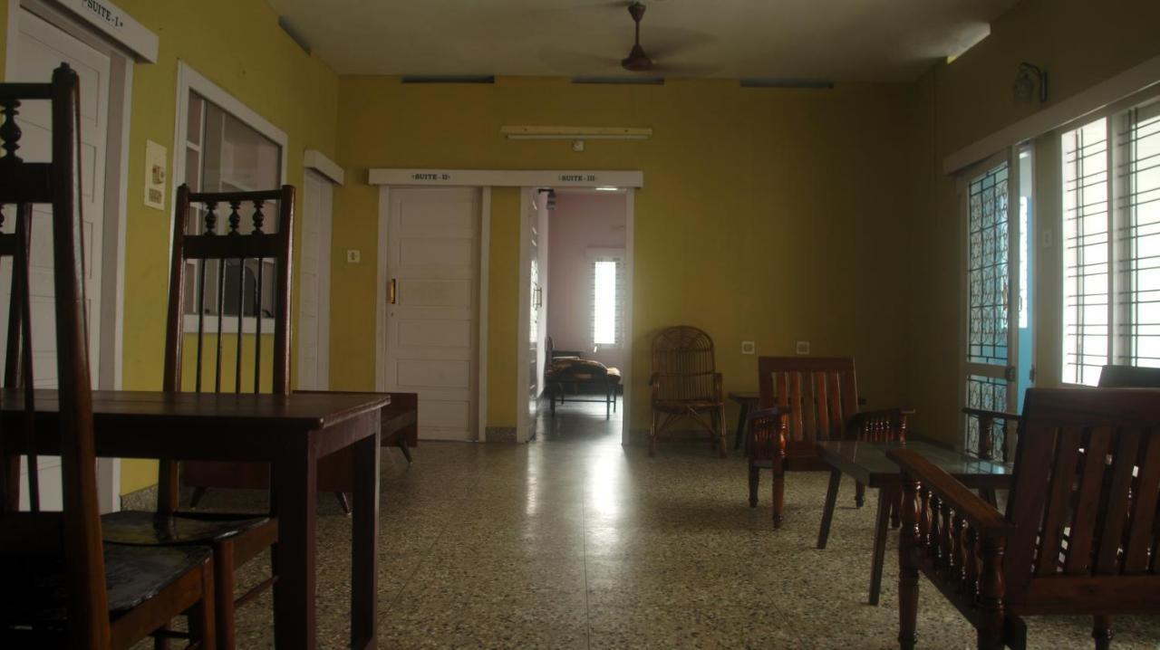 Bed And Bath For 1-8 People Hotell Thiruvananthapuram Exteriör bild