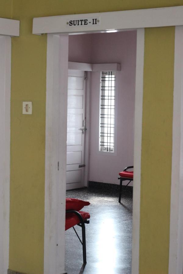Bed And Bath For 1-8 People Hotell Thiruvananthapuram Exteriör bild