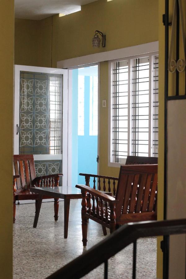 Bed And Bath For 1-8 People Hotell Thiruvananthapuram Exteriör bild