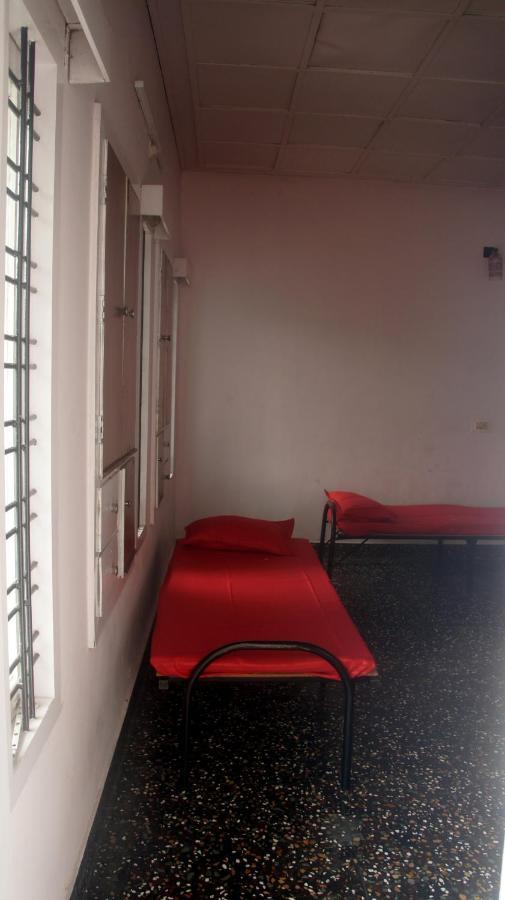 Bed And Bath For 1-8 People Hotell Thiruvananthapuram Exteriör bild