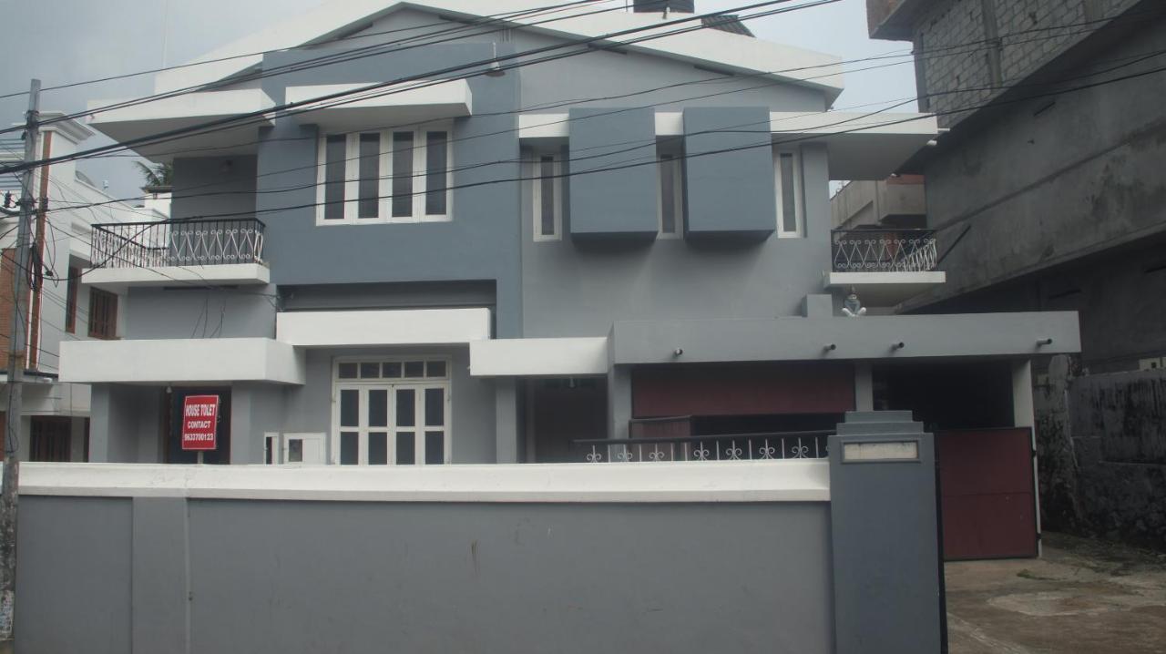 Bed And Bath For 1-8 People Hotell Thiruvananthapuram Exteriör bild