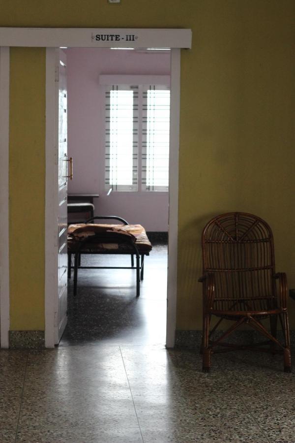 Bed And Bath For 1-8 People Hotell Thiruvananthapuram Exteriör bild