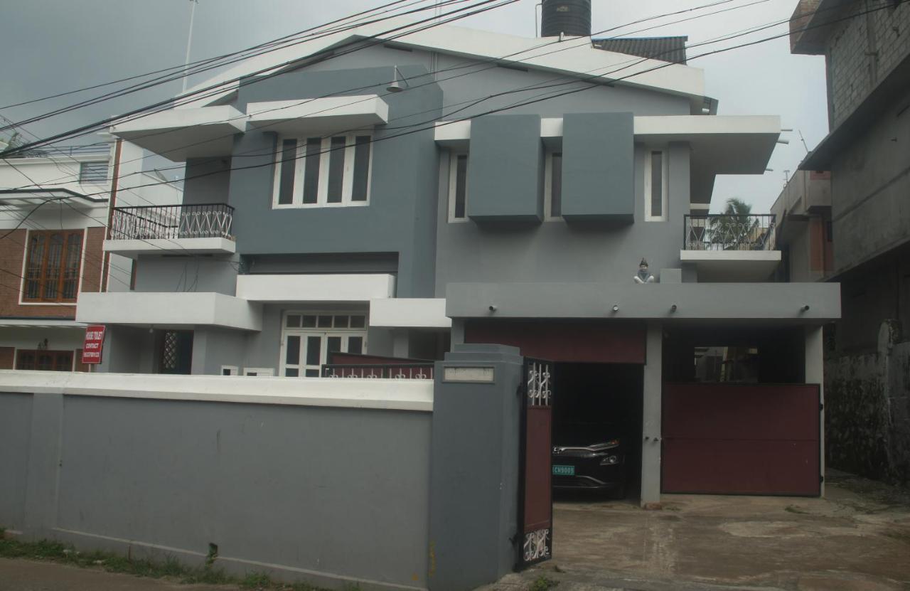 Bed And Bath For 1-8 People Hotell Thiruvananthapuram Exteriör bild