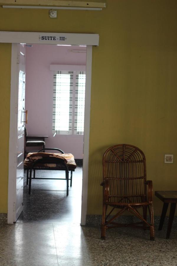 Bed And Bath For 1-8 People Hotell Thiruvananthapuram Exteriör bild