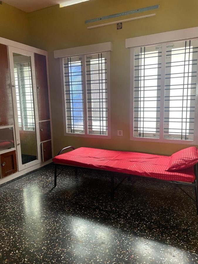 Bed And Bath For 1-8 People Hotell Thiruvananthapuram Exteriör bild