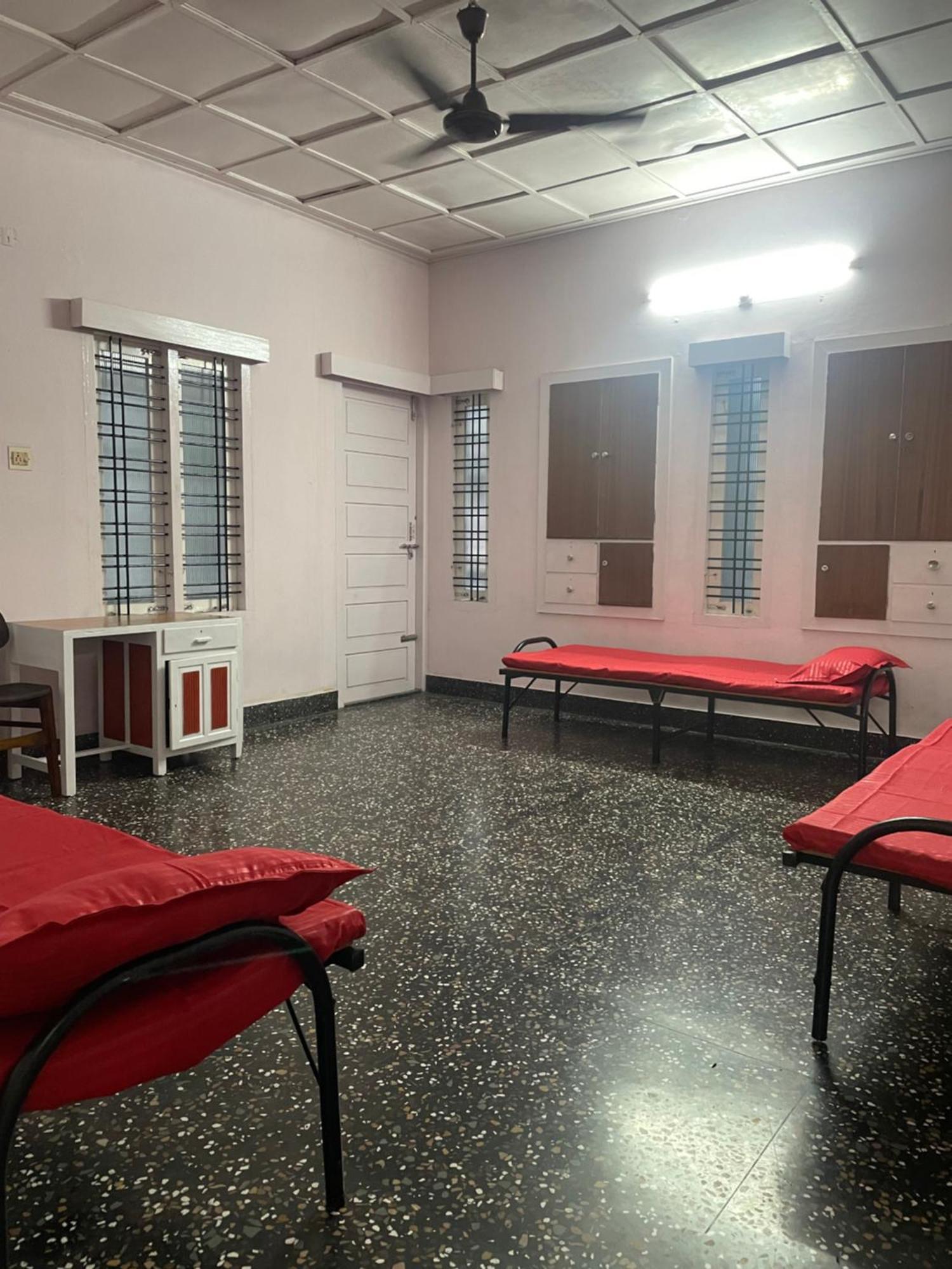 Bed And Bath For 1-8 People Hotell Thiruvananthapuram Exteriör bild
