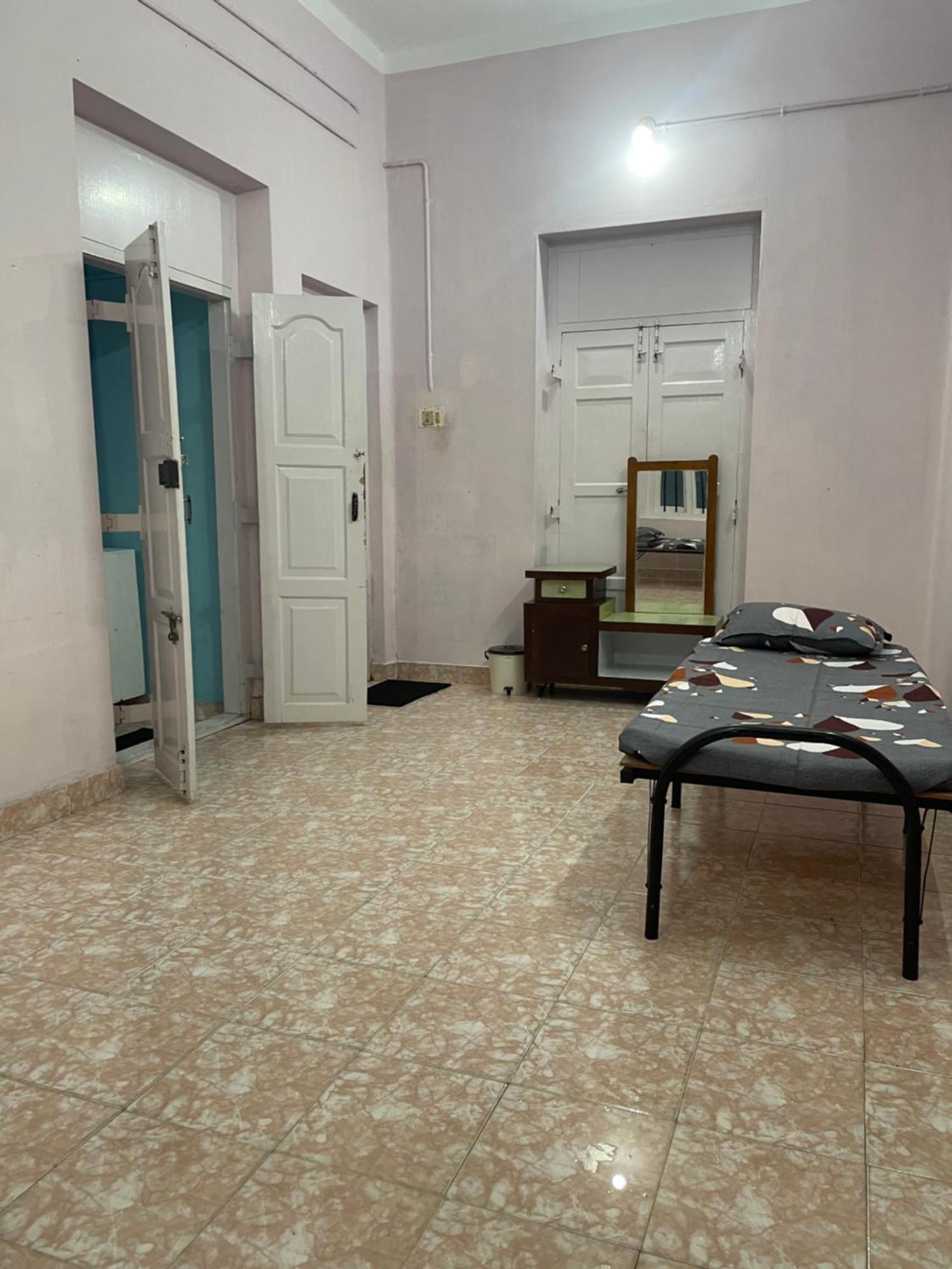 Bed And Bath For 1-8 People Hotell Thiruvananthapuram Exteriör bild