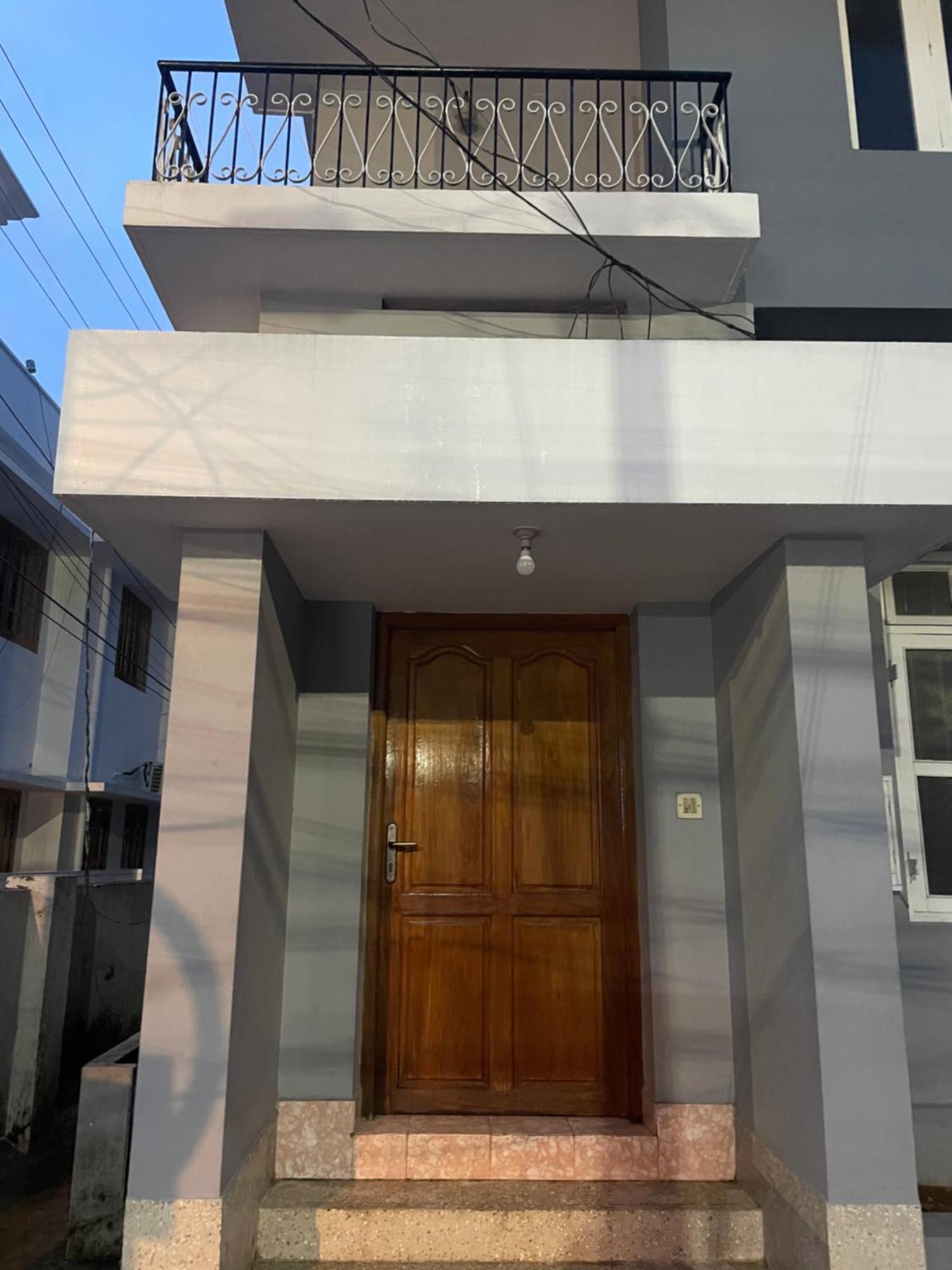 Bed And Bath For 1-8 People Hotell Thiruvananthapuram Exteriör bild
